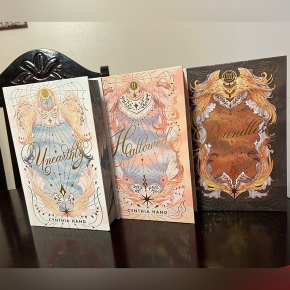 FairyLoot 🧚🏻‍♀️ Exclusive Edition - Unearthly, Hallowed, Boundless 🪽 - Picture 5 of 12